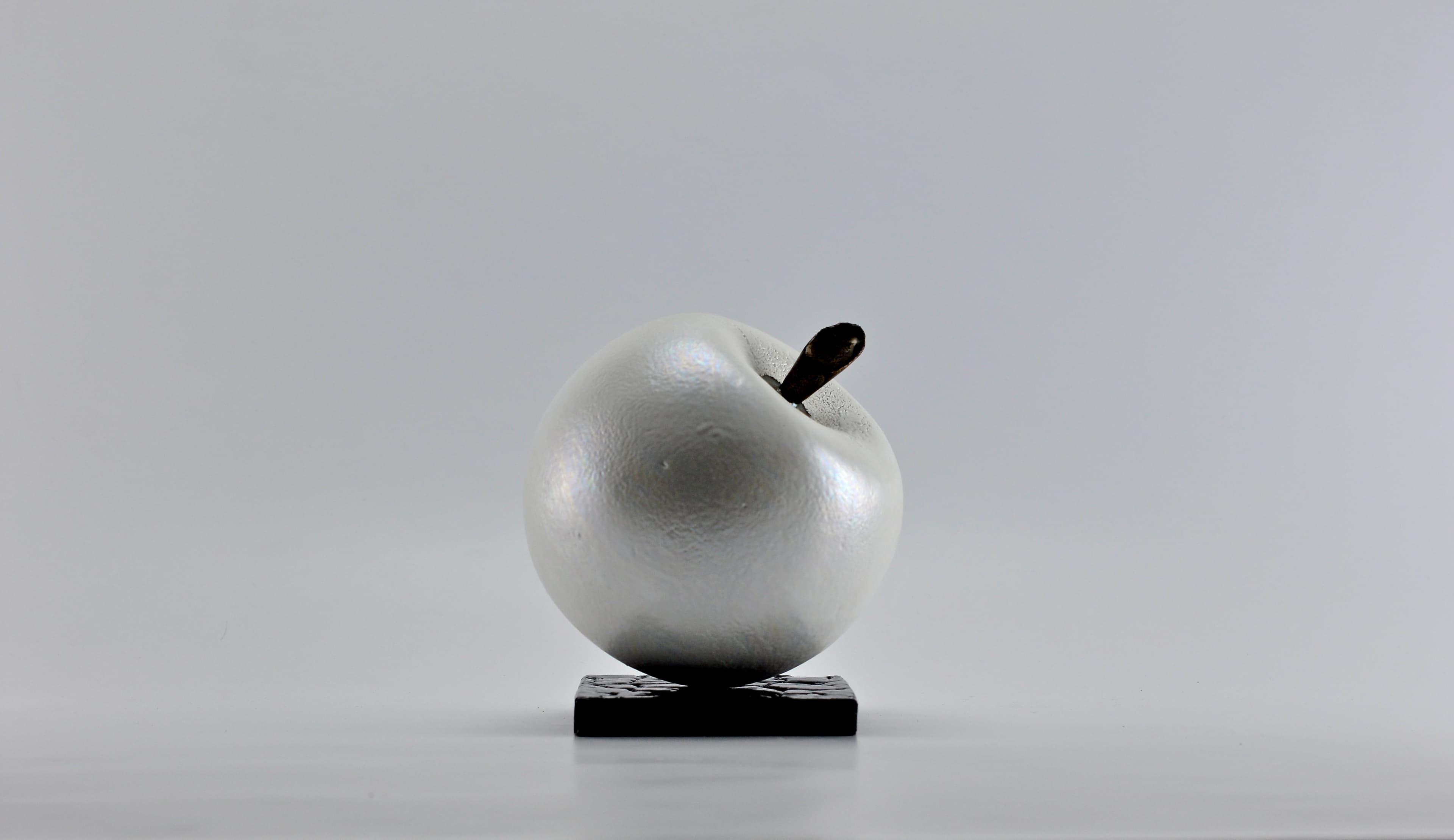 White Apple, Matte APL003