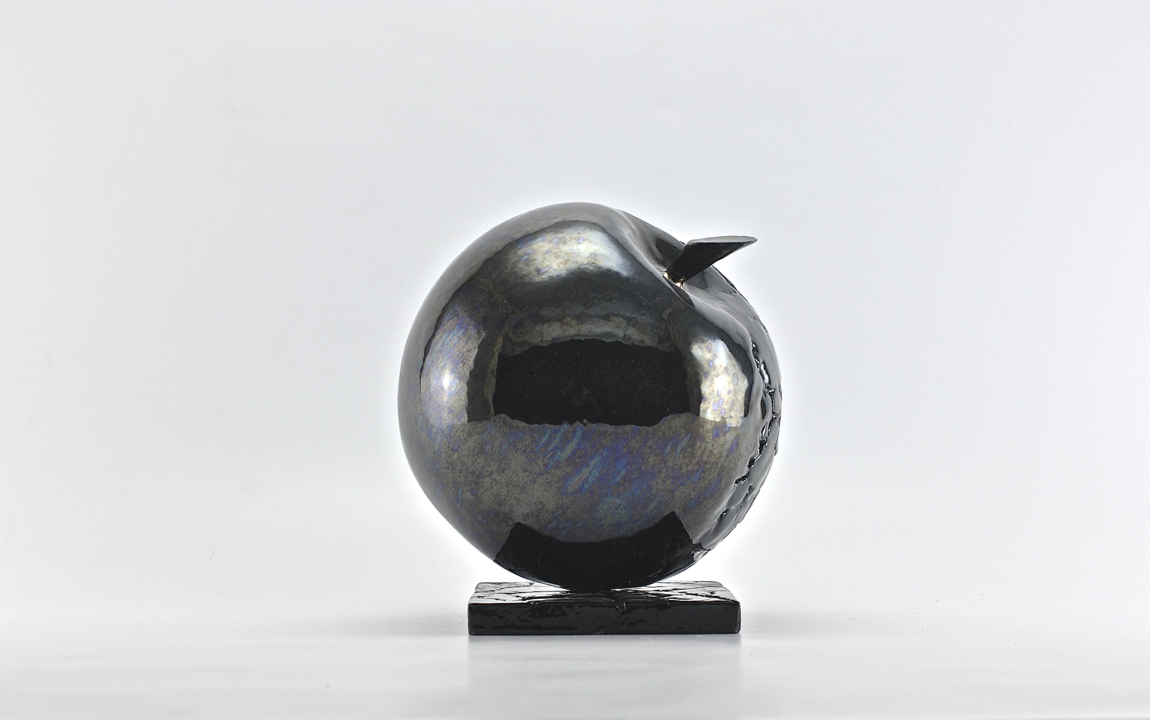 Black Apple, Glossy APL005