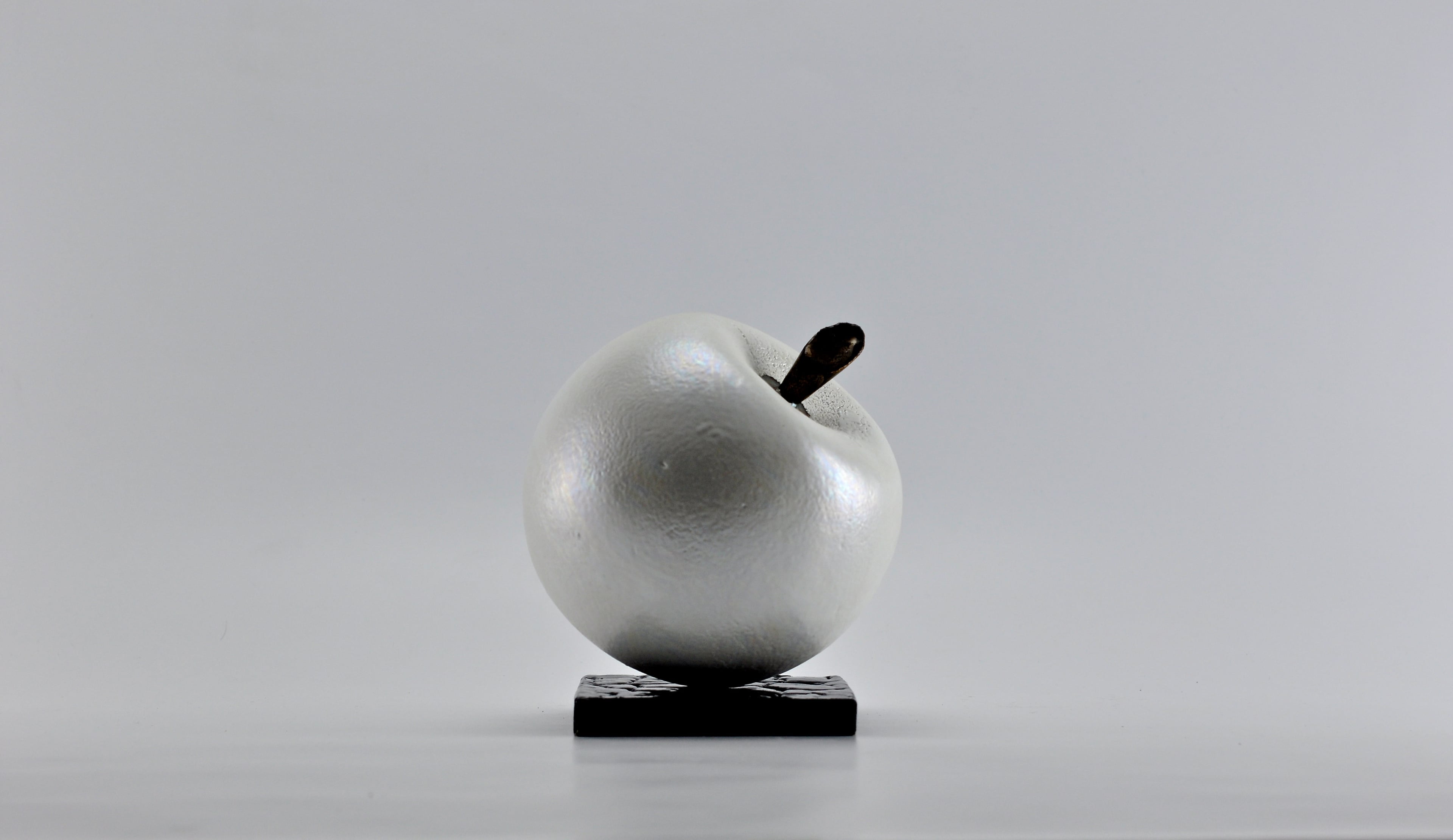 White Apple, Matte APL003