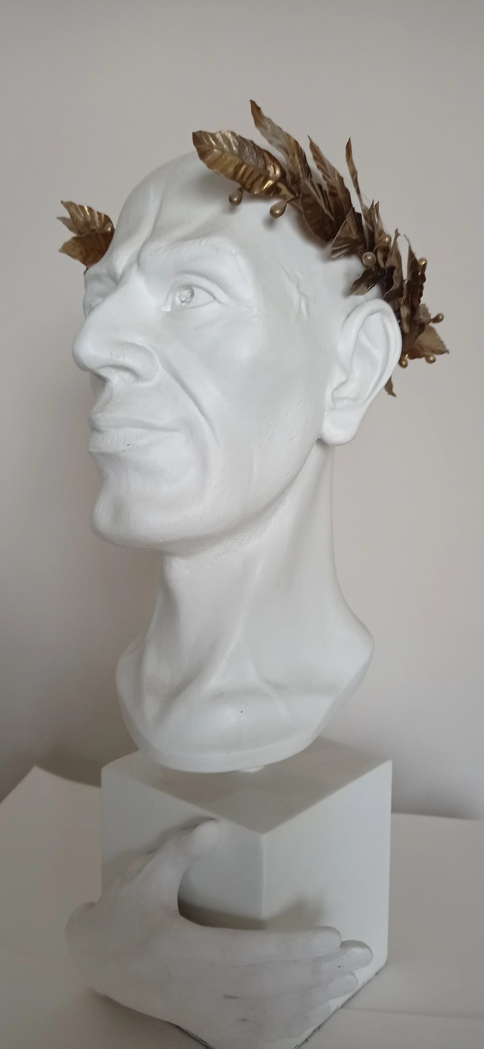 "WREATH" from the personalization series — Sculpture · Evhen Kozanevych