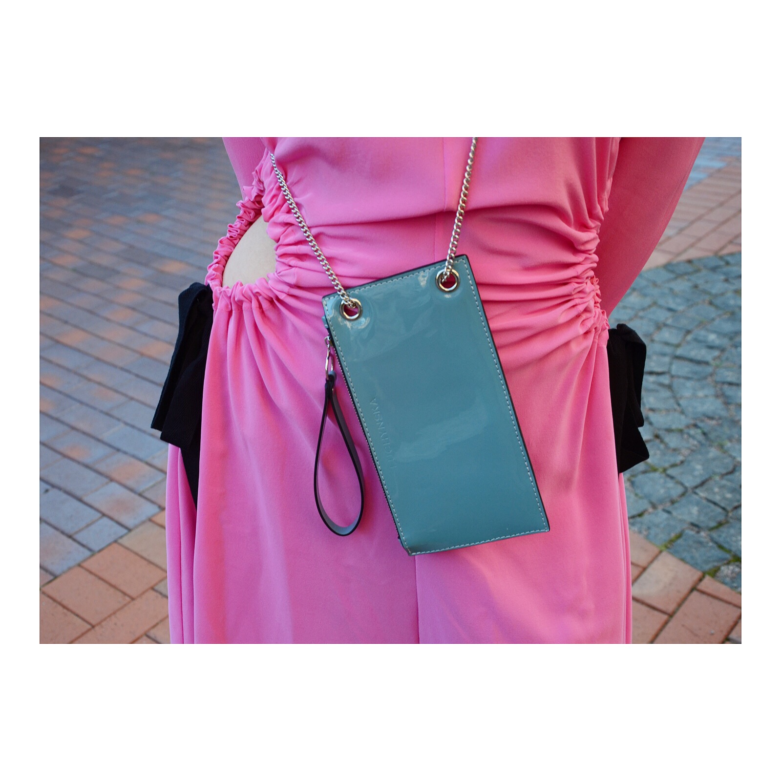 PHONE Tote blue patent leather mini case