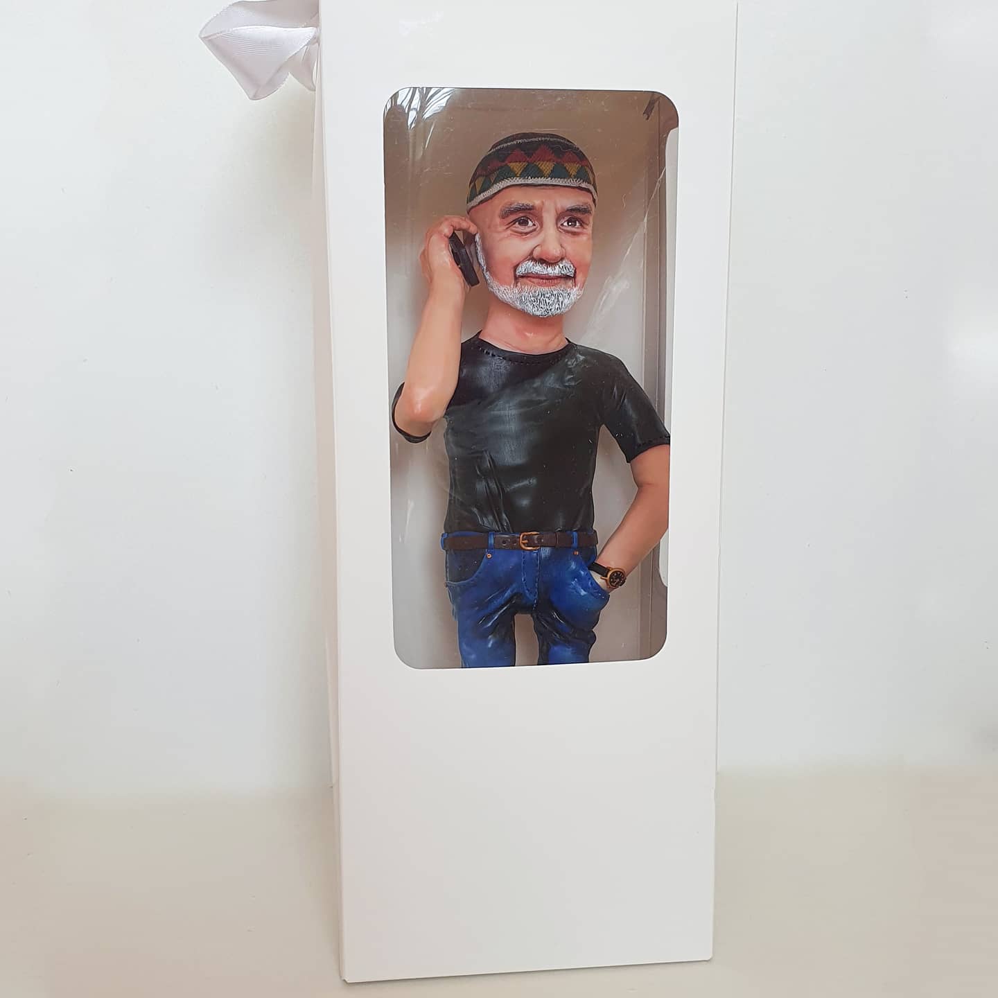 Cartoon portrait figurine according to photo